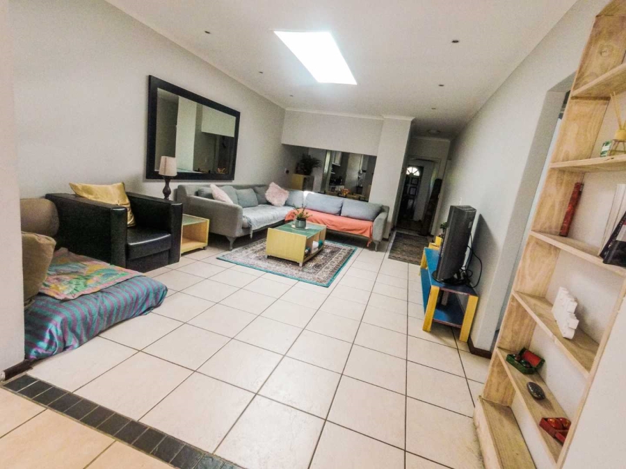 To Let 4 Bedroom Property for Rent in Rondebosch Park Estate Western Cape